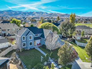 Aerial view with a mountain view