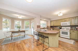 Kitchen with Breakfast Bar & Gas-Range