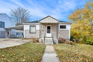 View of front of house featuring a front lawn and a carport