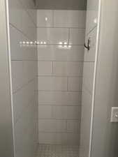 Bathroom featuring tiled shower