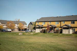 Common area courtyard