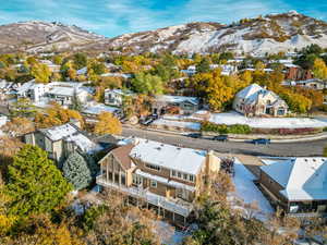 Bird's eye view with a mountain view