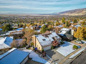 Bird's eye view with a mountain view