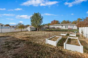 View of yard with a storage shed