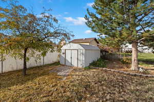 View of yard with a storage shed