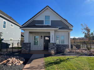 Craftsman inspired home with a front lawn