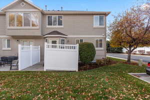 View of front of property featuring a front lawn