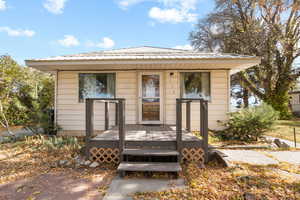 Bungalow featuring a wooden deck