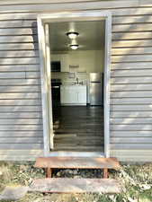 Entrance to property with sink