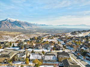 Drone / aerial view featuring a mountain view