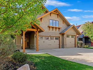 Craftsman house with a garage