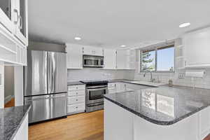 Stainless steel appliances included