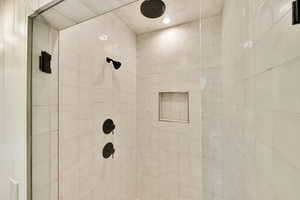 Bathroom featuring a tile shower