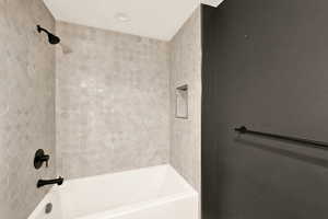 Bathroom featuring tiled shower / bath combo