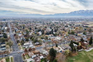 Drone / aerial view featuring a mountain view