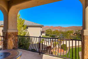 Balcony featuring a mountain view