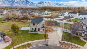 Aerial view with a mountain view