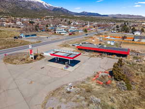 Drone / aerial view featuring a mountain view