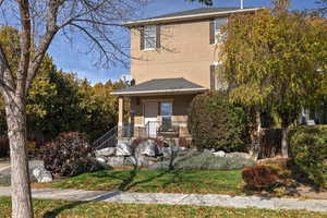 View of front facade with a front lawn