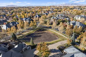 Drone / aerial view featuring a mountain view