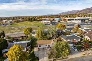 Drone / aerial view featuring a mountain view