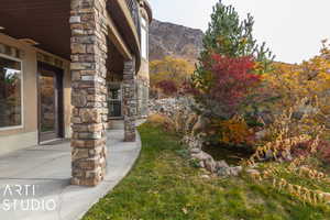 View of yard featuring a mountain view