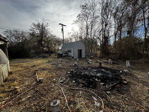 View of yard with an outbuilding