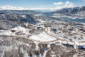 Snowy aerial view featuring a mountain view