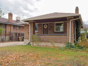 View of front of house with a front lawn