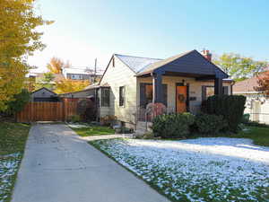 Spacious front yard.