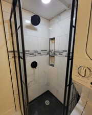 Bathroom featuring a tile shower