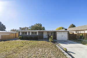 Ranch-style house with a front yard