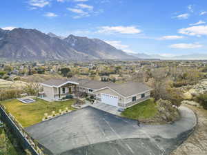 Aerial view with a mountain view