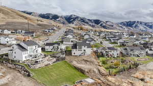 Bird's eye view with a mountain view