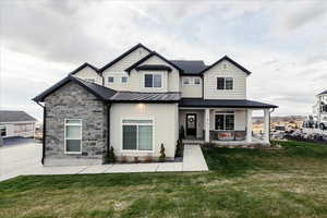 View of front facade with a front yard