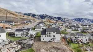 Aerial view with a mountain view