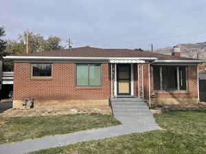 View of front of property featuring a front yard