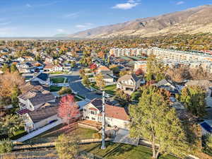 Drone / aerial view featuring a mountain view