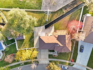 Birds eye view of property