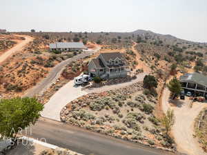 Birds eye view of property featuring a mountain view