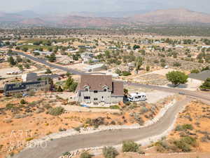 Aerial view with a mountain view