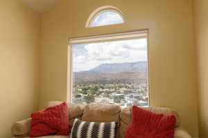 Living area featuring a mountain view and vaulted ceiling