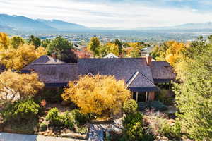 Bird's eye view with a mountain view