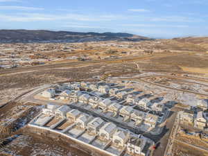 Aerial view with a mountain view