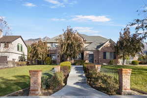 View of front of house featuring a mountain view and a front yard