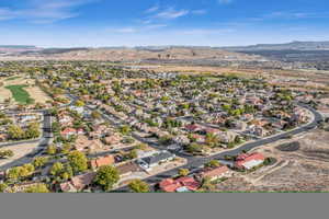 Bird's eye view with a mountain view