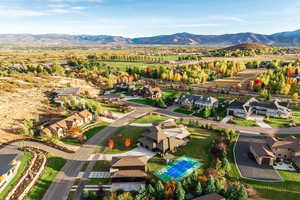 Aerial view with a mountain view