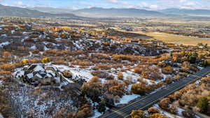 Birds eye view of property featuring a mountain view