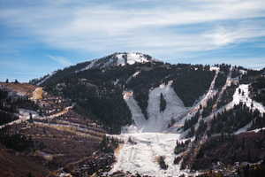 View of mountain feature