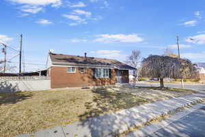 Single story home with a front yard